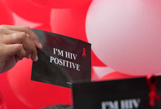 Students hold a demonstration for AIDS/HIV awareness on international AIDS Day at the Hotel Indonesia roundabout in Jakarta in this file photo. (JG Photo/Safir Makki)