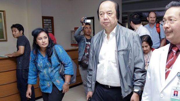 Kunjungan Dr Tahir ke Rumah Sakit Hasan Sadikin ditemani oleh Direktur Utama Rumah Sakit Hasan Sadikin H. Bayu Wahyudi, dr., SpOG, MPHM, MHKES (sumber: Istimewa)