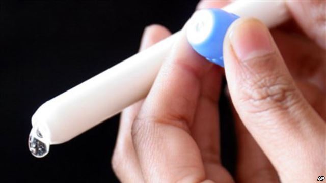 Gel mikrobida dalam aplikator di Rumah Sakit Baragwanath di Soweto, Afrika Selatan, yang ambil bagian dalam studi mikrobisida yang disebut CAPRISA 004.