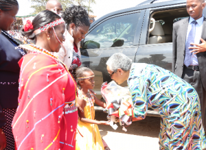 WELCOME: 5 year old Lornah Lenemiria welcomes First Lady Margaret Kenyatta to Maralal Stadium during the launch of the 3rd Beyond Zero mobile clinic in Samburu County. Photo/PSCU