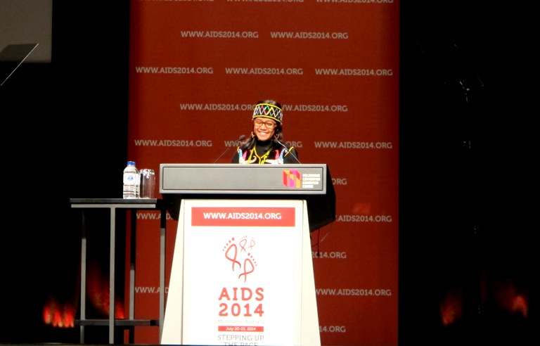 Ayu Oktariani berpidato dalam pembukaan Konferensi AIDS 2014 (Foto: Dina Indrasafitri) 