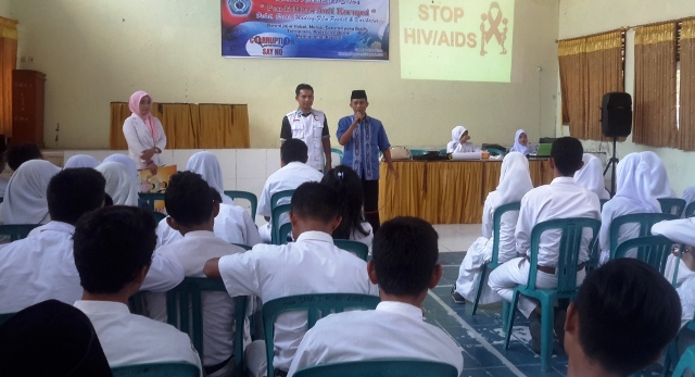 BSMI Kota Bima saat sosialisasi HIV/AIDS pada pelajar SMAN 1 Kota Bima. Foto: Bin