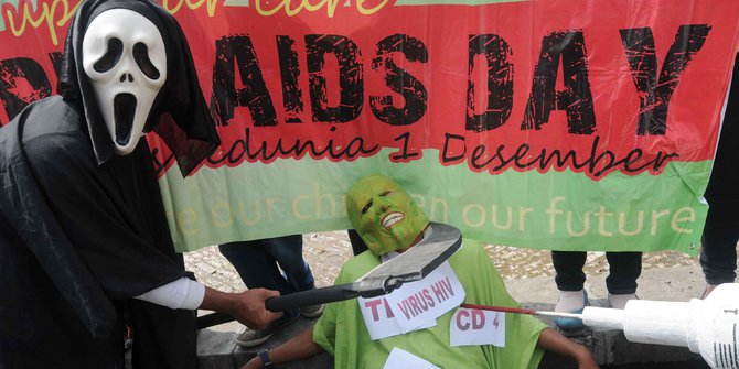 Demo HIV/AIDS. ©2012 Merdeka.com/Dwi Narwoko