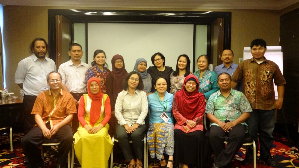 Photo Tim PKMK UGM bersama Peserta Blended Learning Tahap II Kebijakan AIDS Indonesia